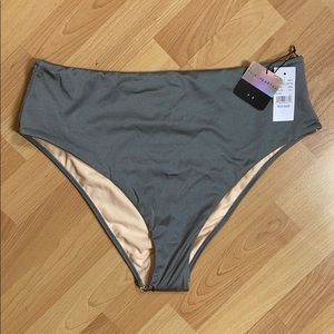 🍃 La hearts high waisted bikini bottoms 🍃